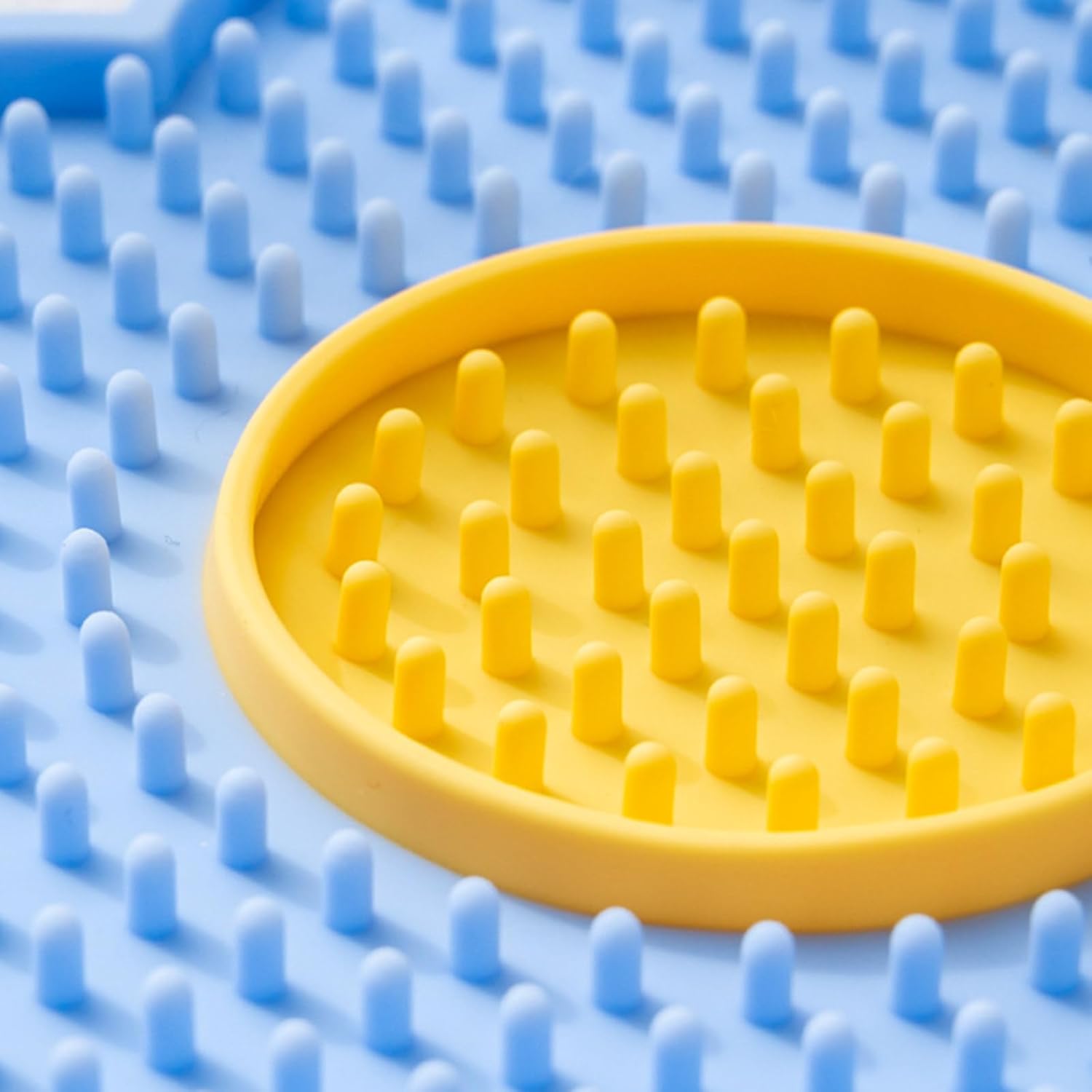 Flower Lick Mat for Dogs & Cats – Suction Cup Slow Feeder, Anxiety Relief